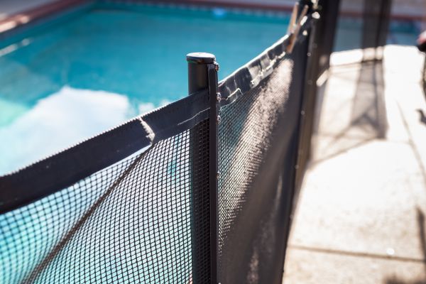 Mesh Pool Fence Construction